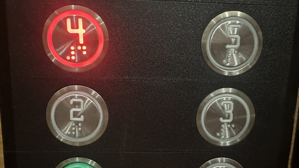 Asansör Düğmelerinde Braille Alfabesi Neden Önemli? Asansör düğmeleri