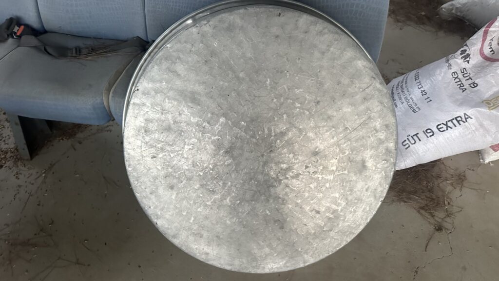 Köylerde kullanılan büyük metal leğen