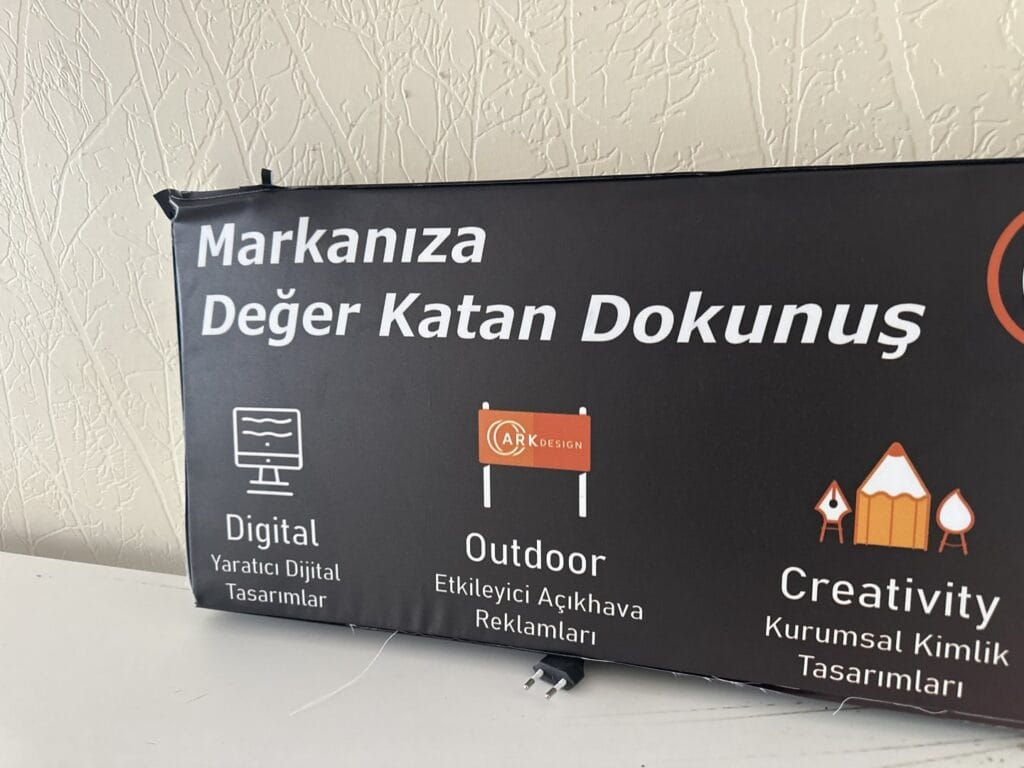 Menü Board Tasarımında Işık Yoğunluğu Neden Önemlidir? Lightbox menü board ışıklı tabela led