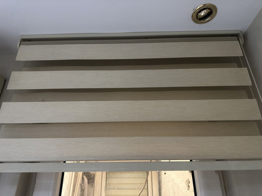 Store Perde Ölçüsü Ofis Camına Göre Nasıl Belirlenir? Ofiste kullanılan store perde